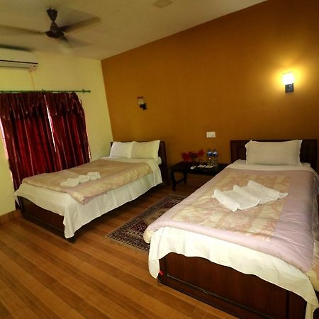 Chitwan Safari Camp & Lodge Sauraha Dış mekan fotoğraf