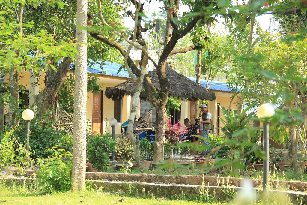 Chitwan Safari Camp & Lodge Sauraha Dış mekan fotoğraf