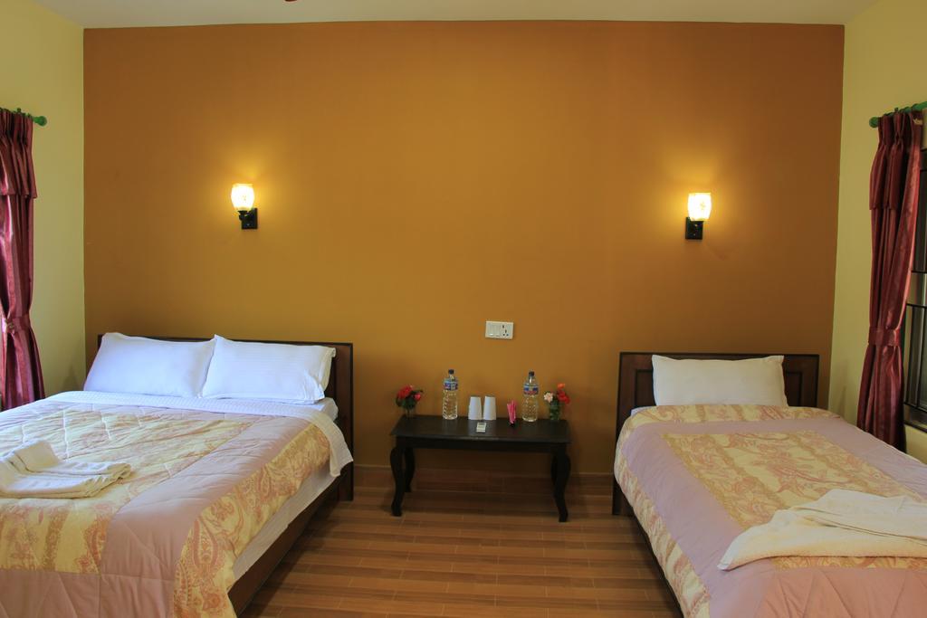 Chitwan Safari Camp & Lodge Sauraha Dış mekan fotoğraf