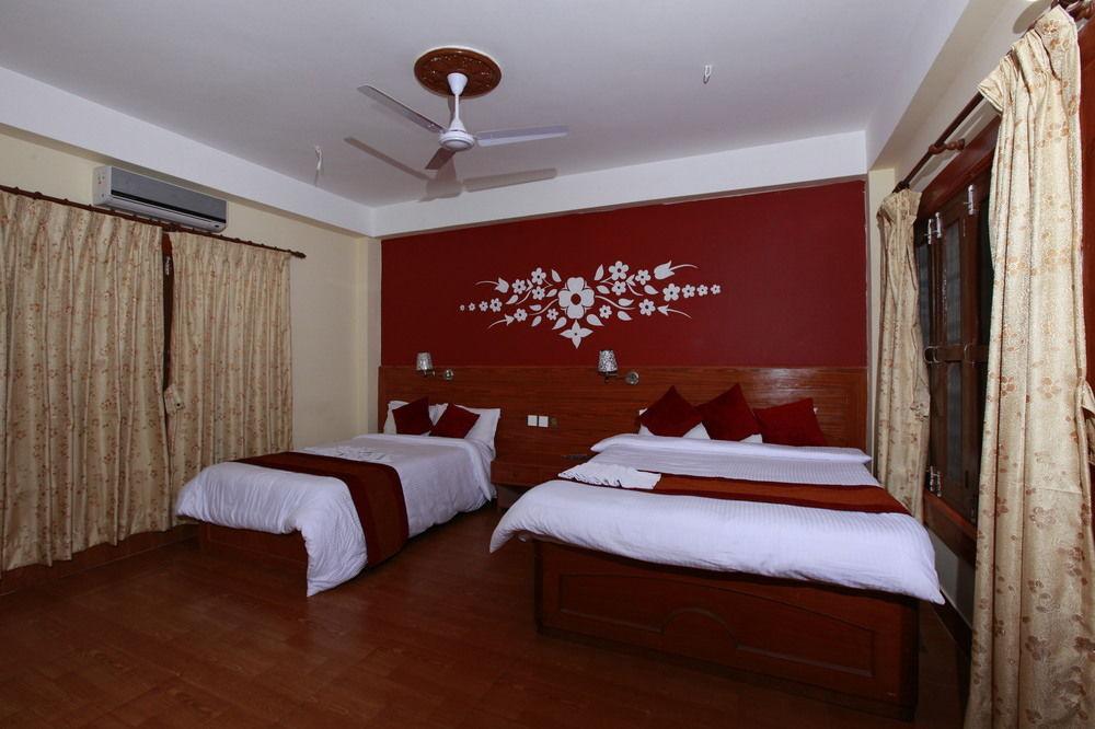 Chitwan Safari Camp & Lodge Sauraha Dış mekan fotoğraf