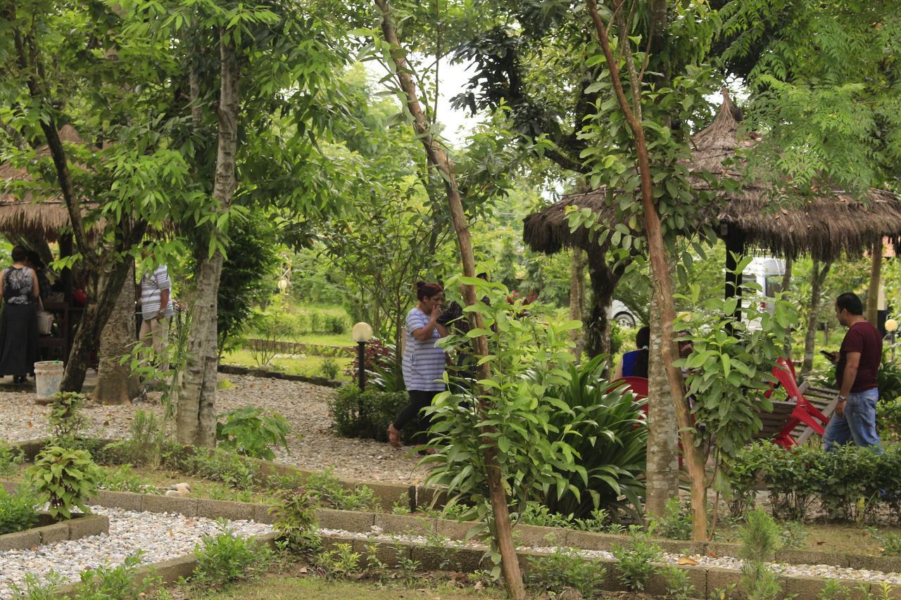 Chitwan Safari Camp & Lodge Sauraha Dış mekan fotoğraf