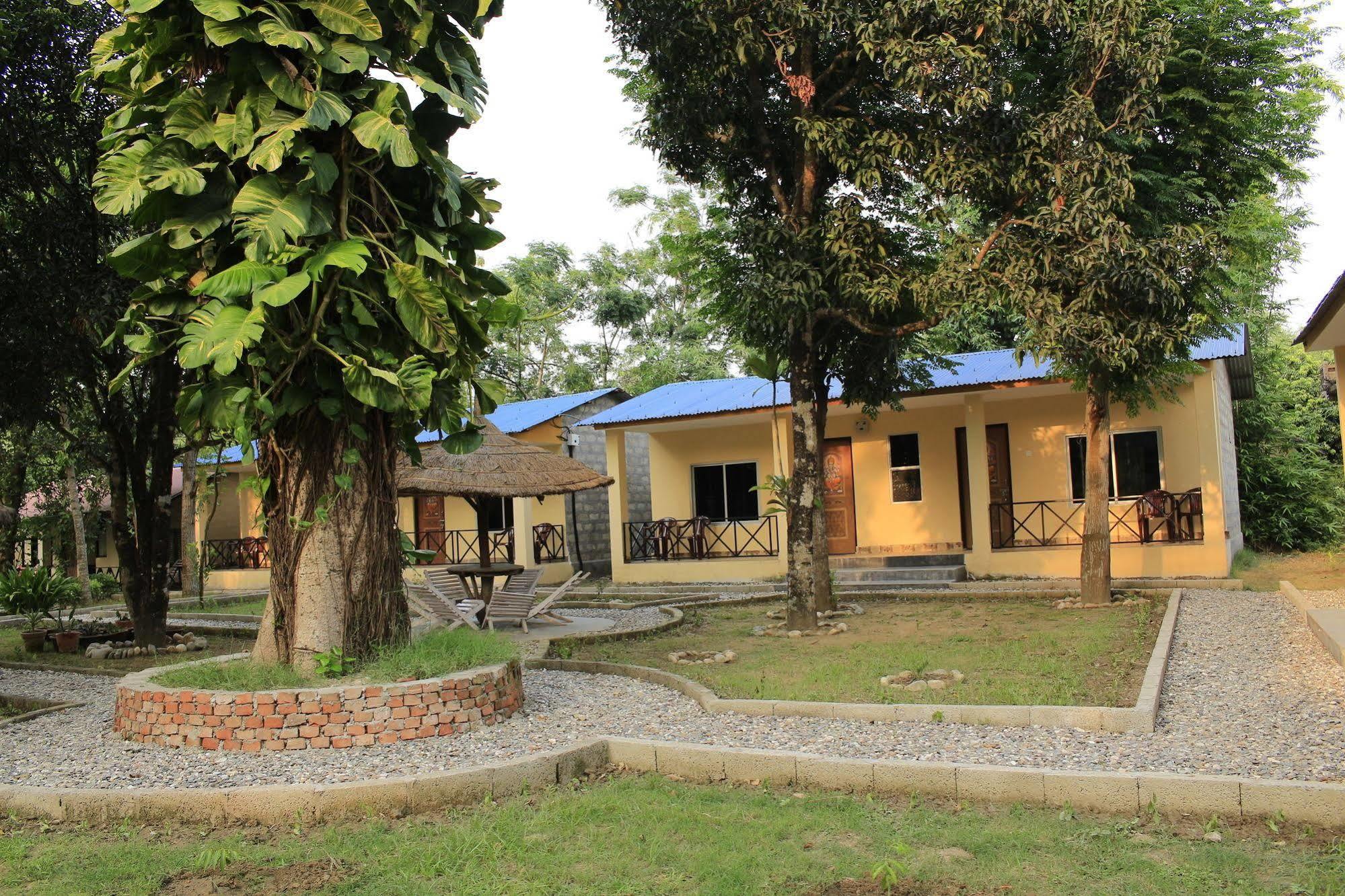 Chitwan Safari Camp & Lodge Sauraha Dış mekan fotoğraf