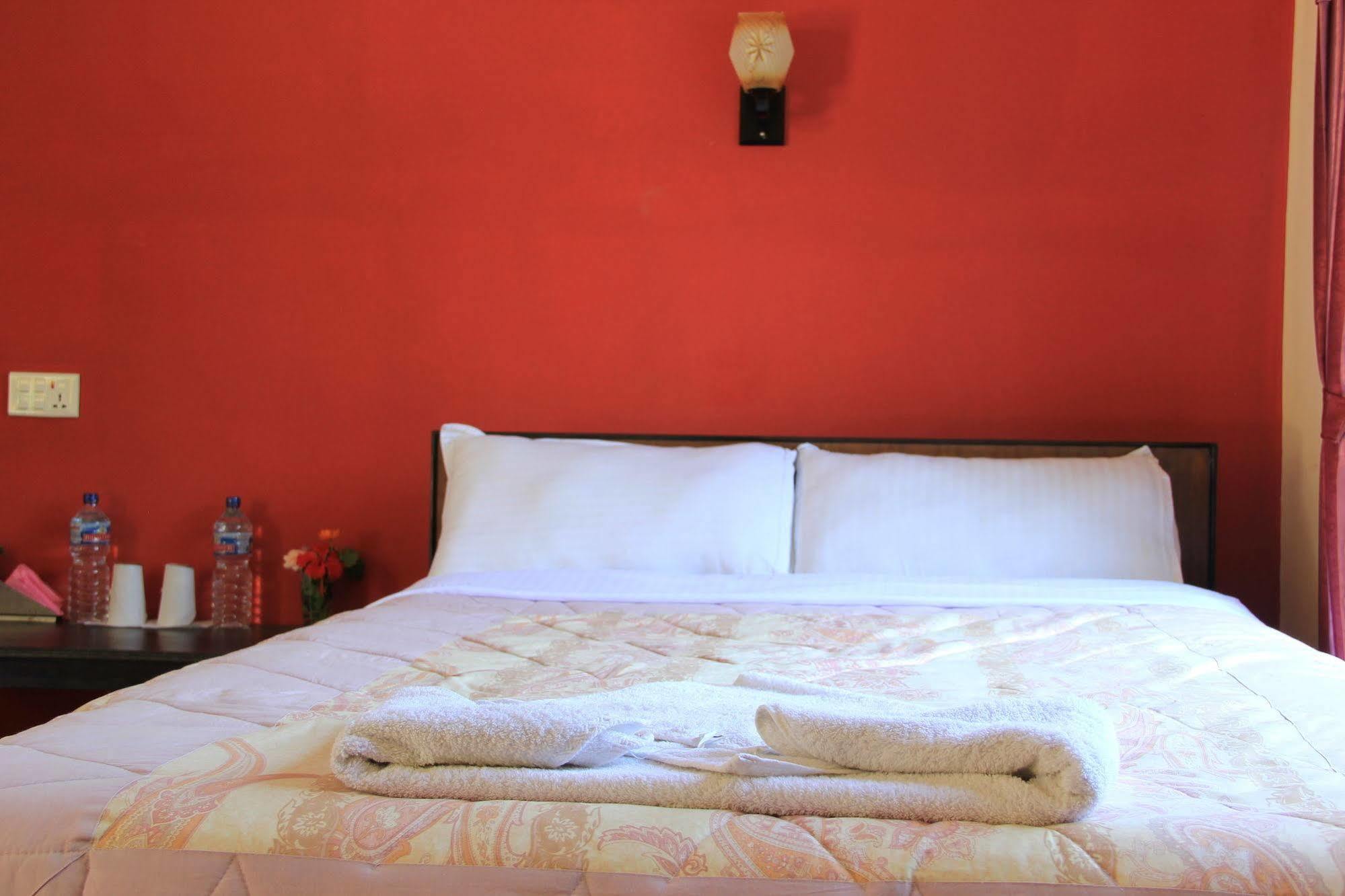 Chitwan Safari Camp & Lodge Sauraha Dış mekan fotoğraf
