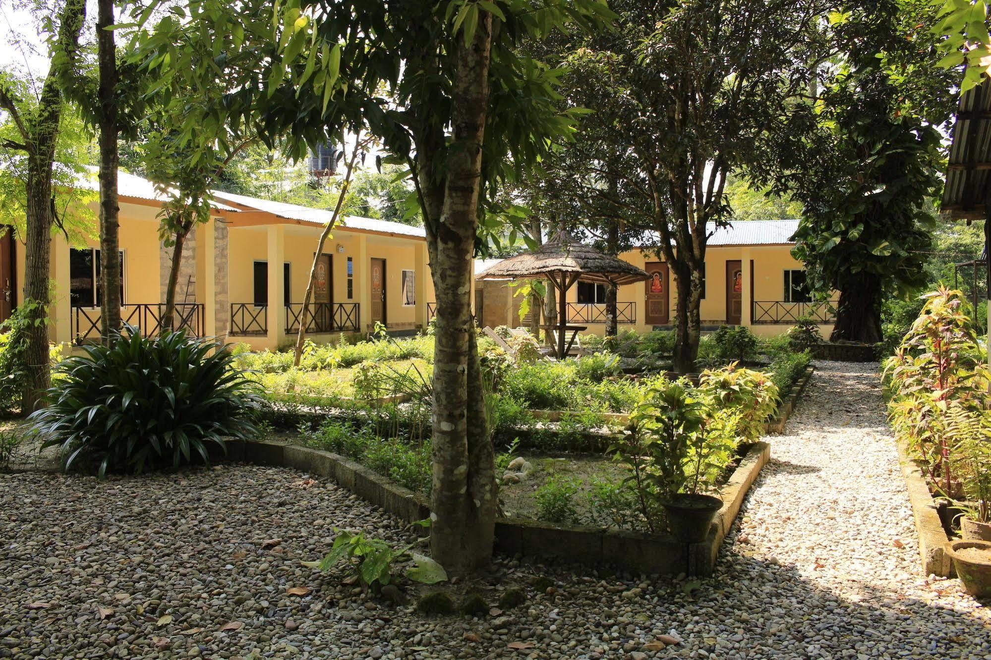 Chitwan Safari Camp & Lodge Sauraha Dış mekan fotoğraf