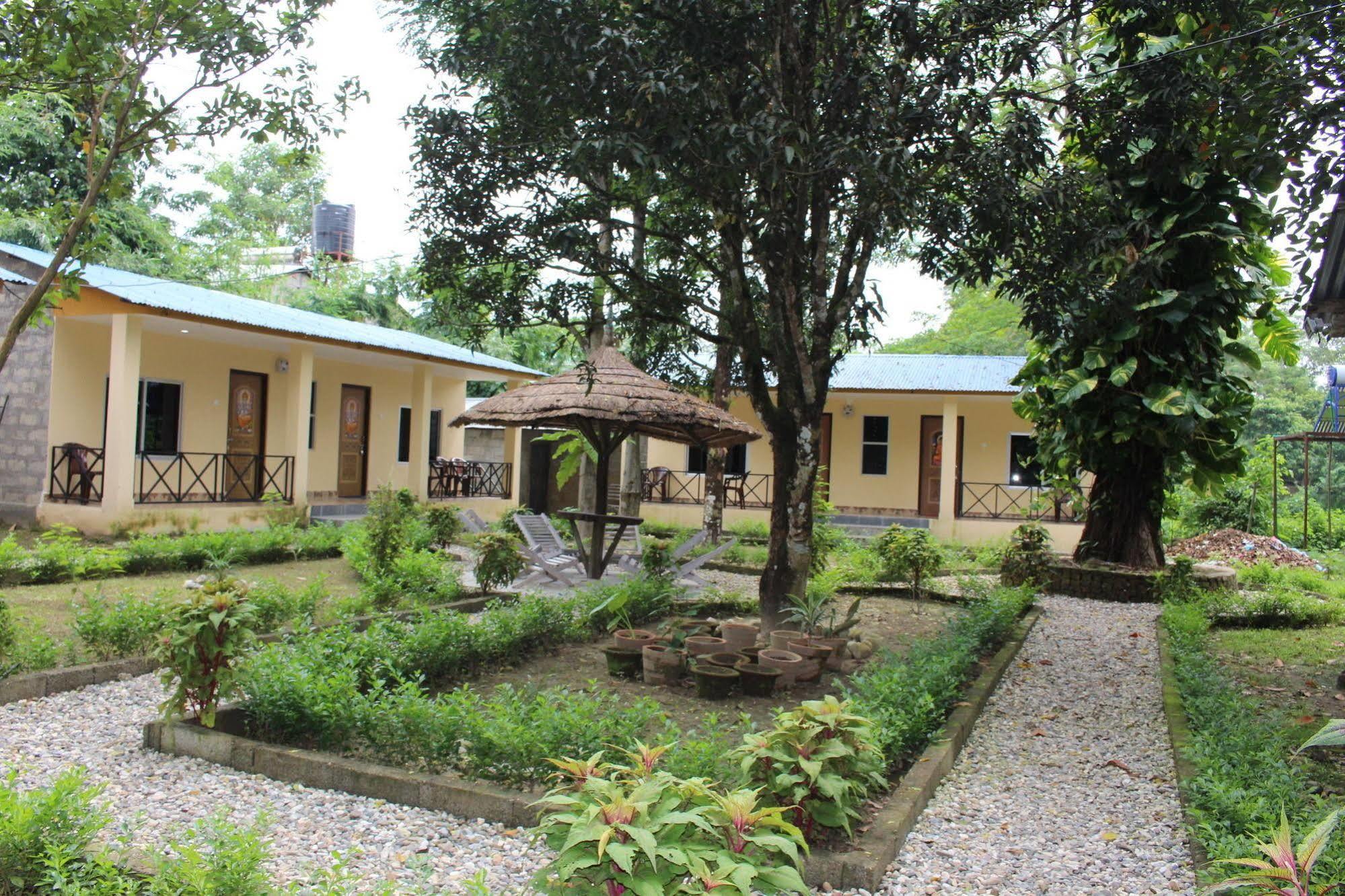 Chitwan Safari Camp & Lodge Sauraha Dış mekan fotoğraf