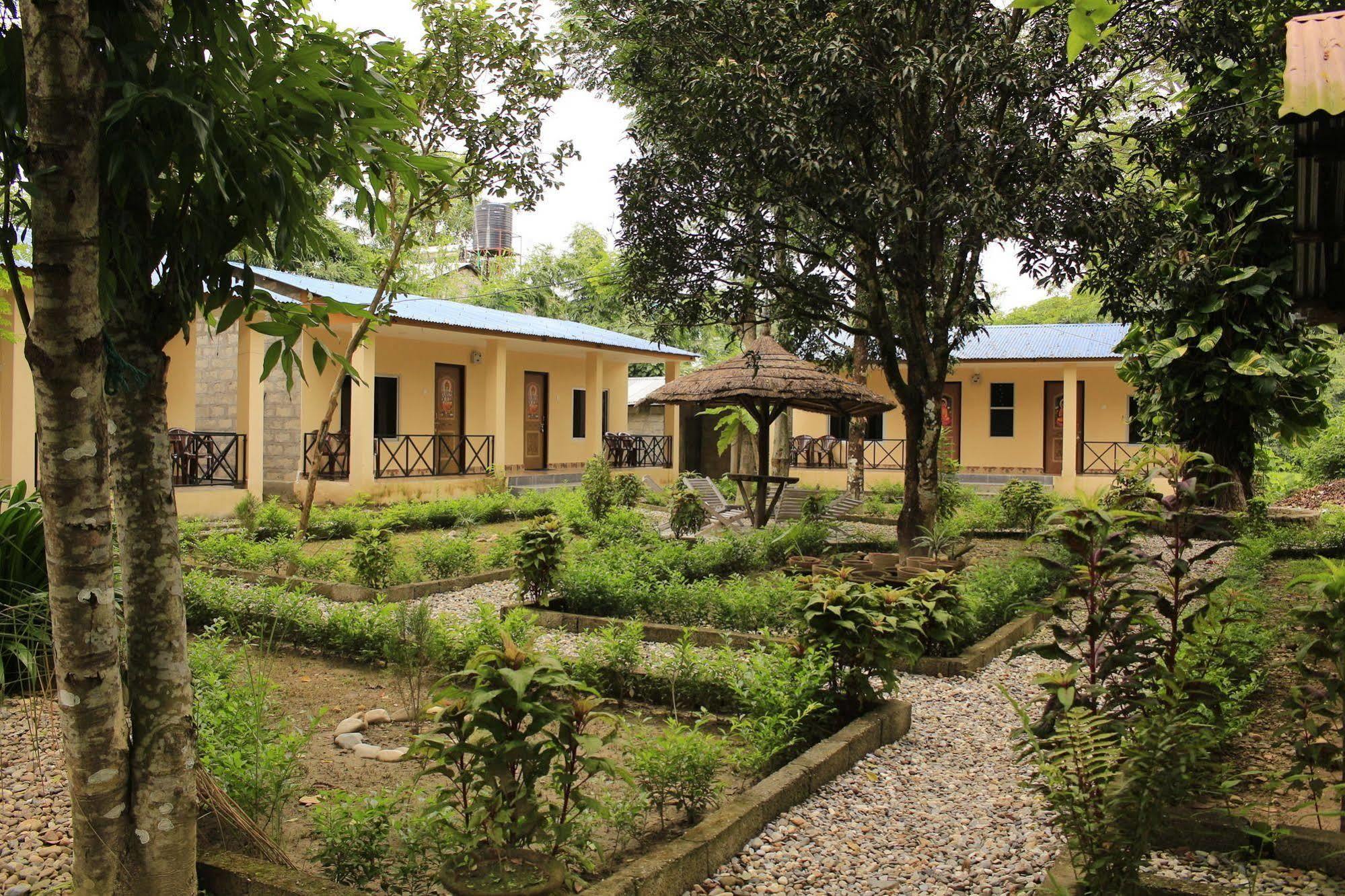 Chitwan Safari Camp & Lodge Sauraha Dış mekan fotoğraf