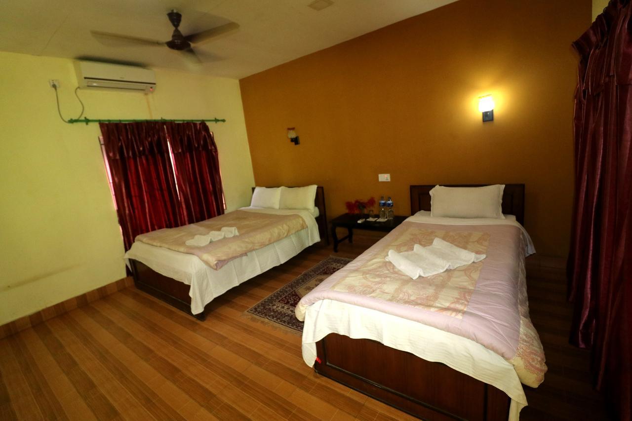 Chitwan Safari Camp & Lodge Sauraha Dış mekan fotoğraf